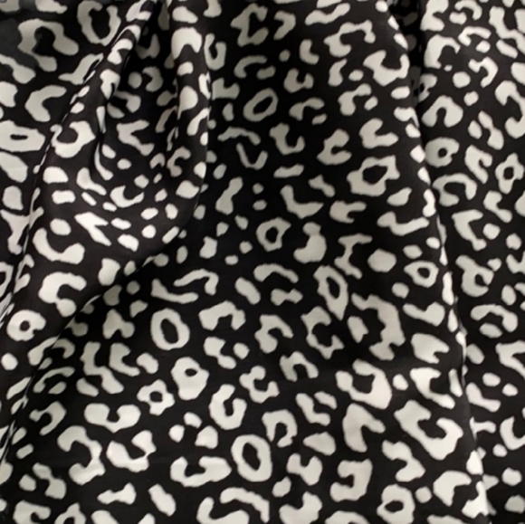 EUC AEROPOSTALE Cheetah Print Two-Tone Back Zipper Lightweight Mini Swing Skirt - Picture 3 of 4